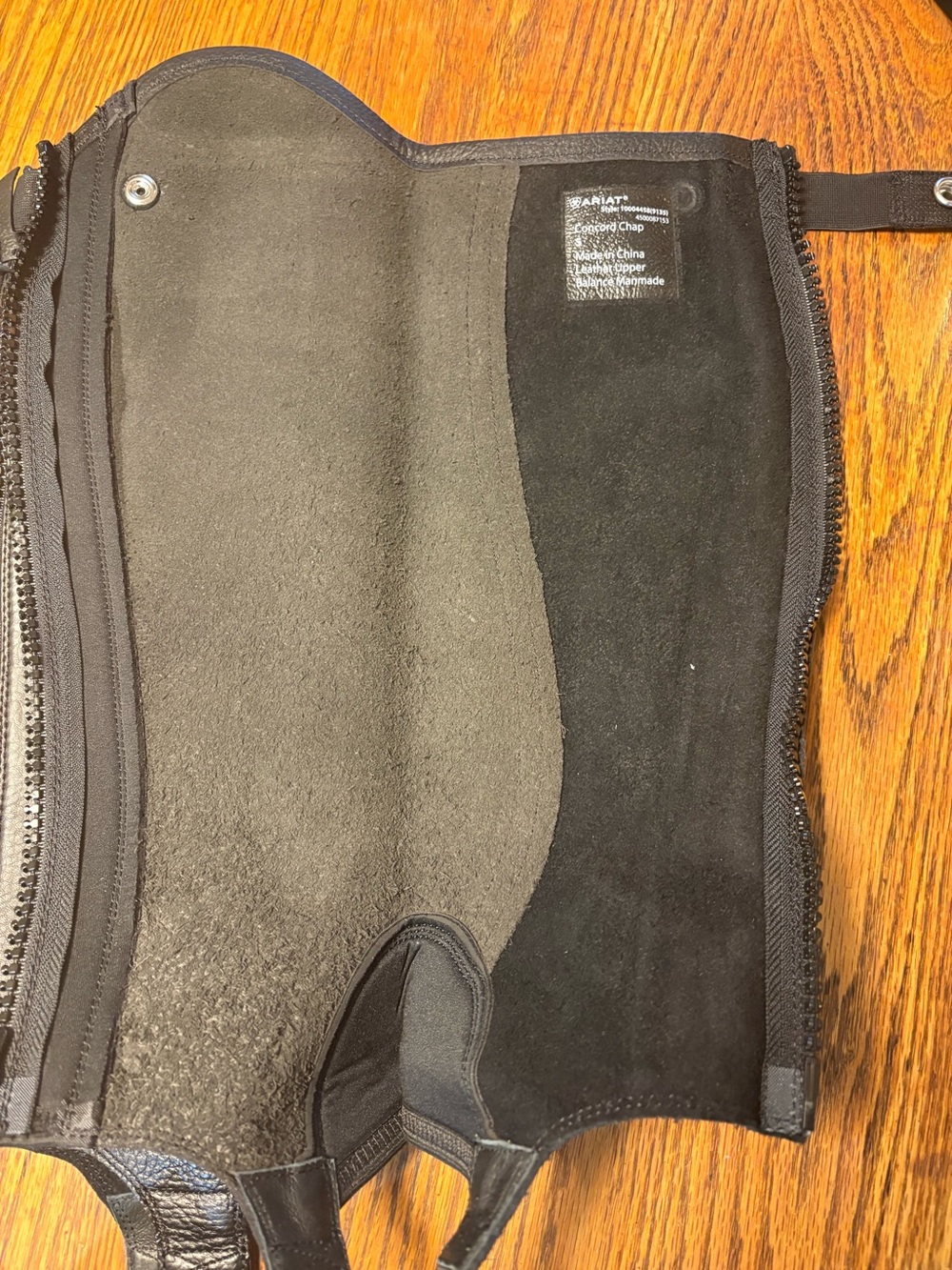 New Ariat Concord Chap, Black Leather Equestrian Riding Half Chaps,Sz S,Unisex - Picture 5 of 9